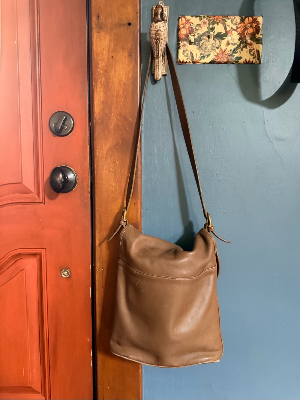 Vintage Coach Crossbody Bag – Taupe Leather, Brass Hardware - Picture 2 of 7